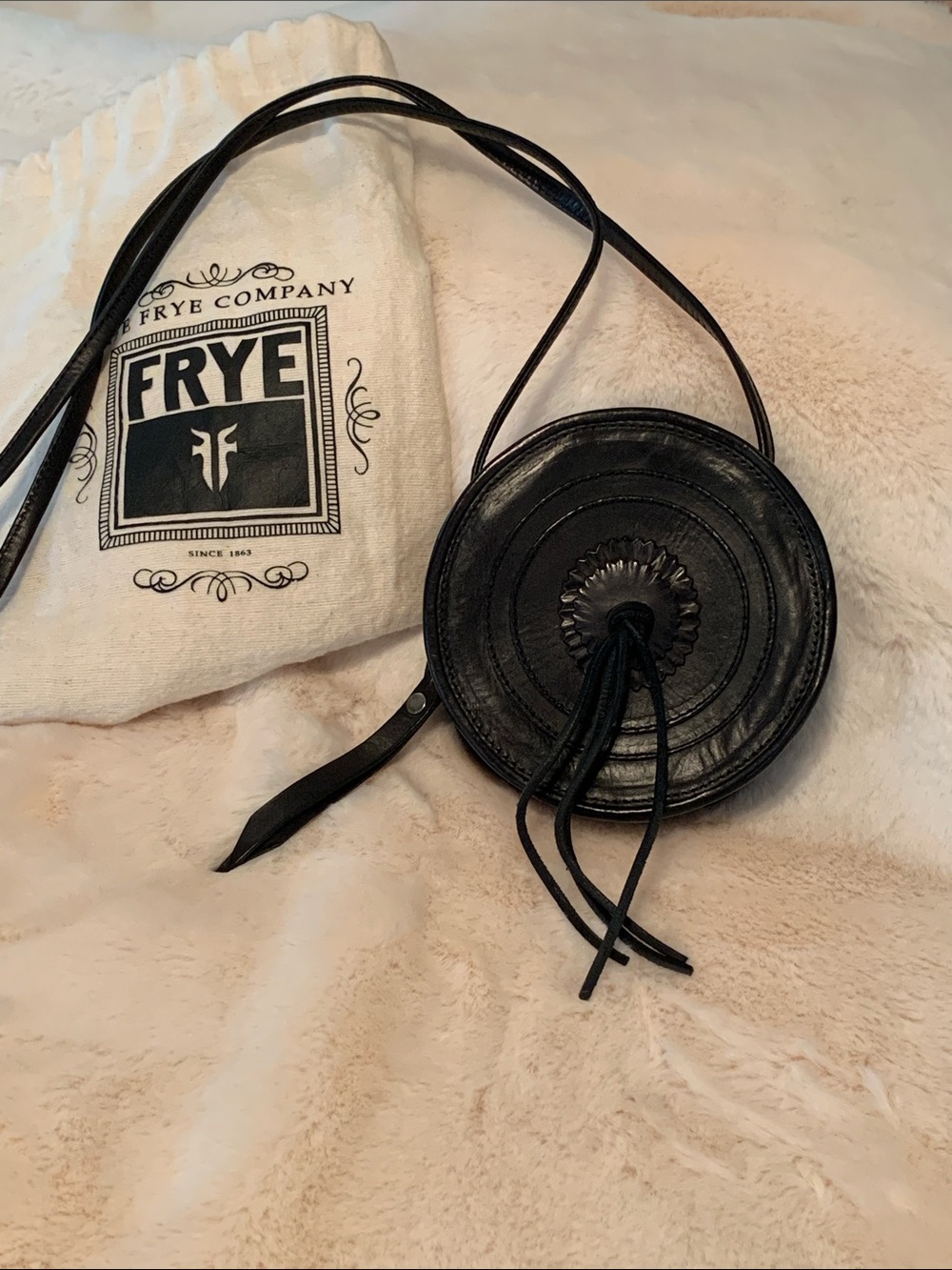 Frye Leather Circle Purse Black